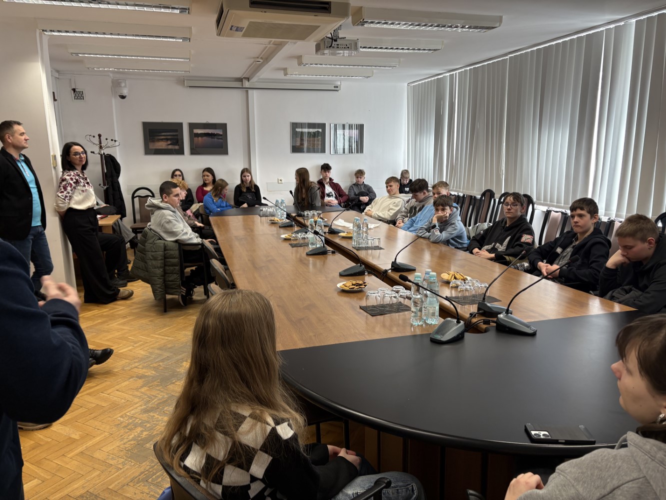 WIZYTA UCZNI&Oacute;W W STAROSTWIE POWIATOWYM W KOZIENICACH