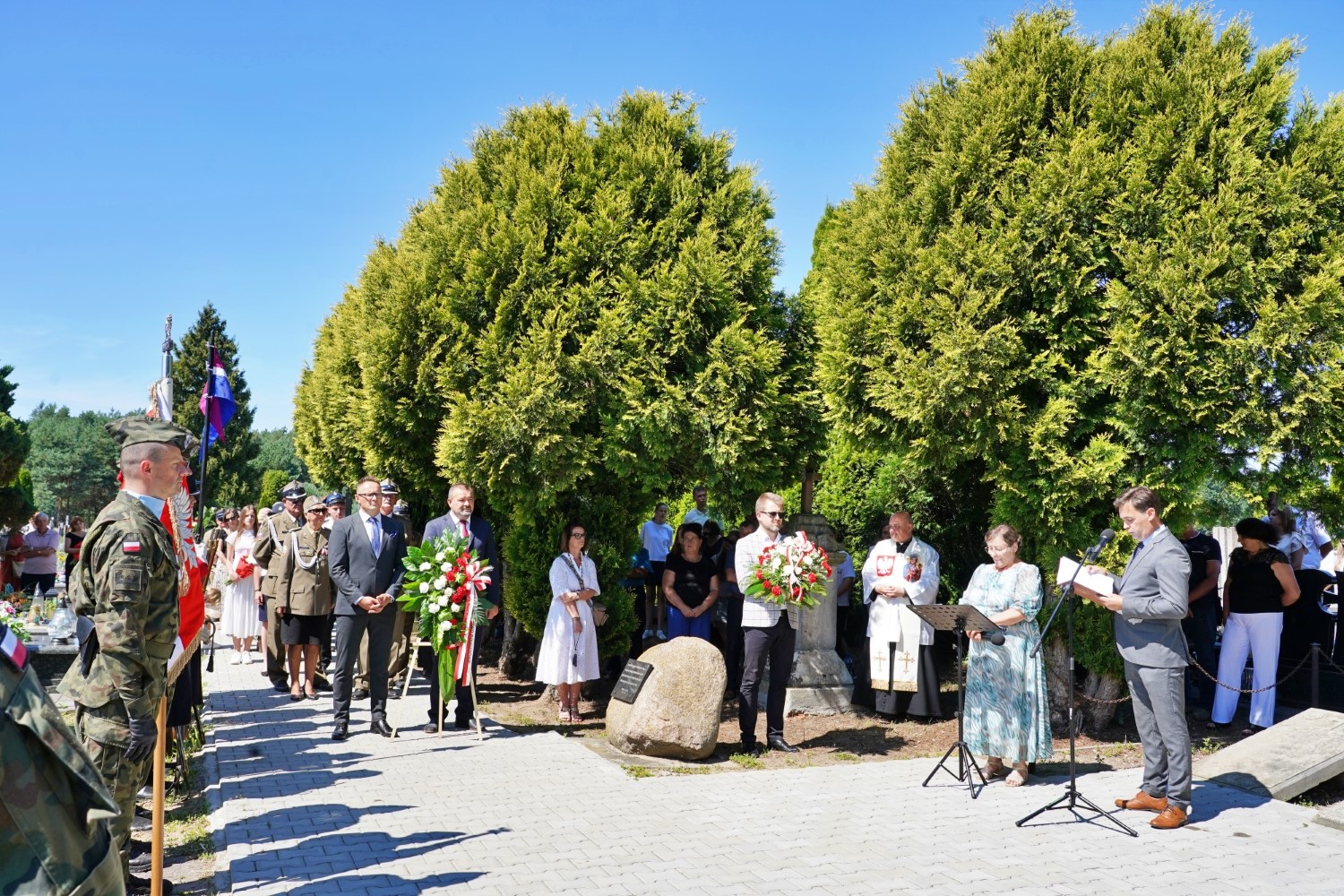 PAMIĘCI BOHATER&Oacute;W - UROCZYSTOŚCI PATRIOTYCZNE W OLEKSOWIE