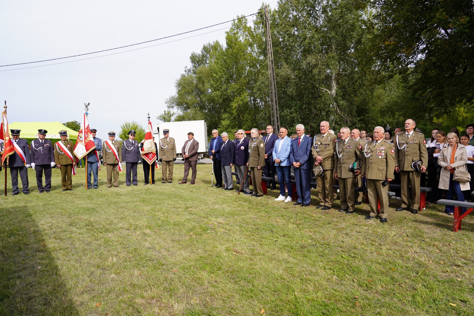 UROCZYSTOŚCI PATRIOTYCZNE PRZY POMNIKU KPR. M. OKURZAŁEGO W ZAJEZIERZU