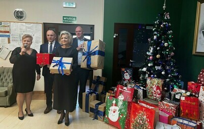 Zdjęcie do ŚWIĄTECZNE SPOTKANIE W DOMU POMOCY SPOŁECZNEJ