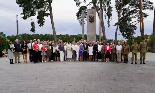 UCZCILI PAMIĘĆ POWSTAŃCÓW....