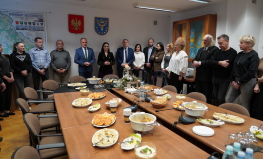 BOŻONARODZENIOWY NASTRÓJ W STAROSTWIE POWIATOWYM W KOZIENICACH