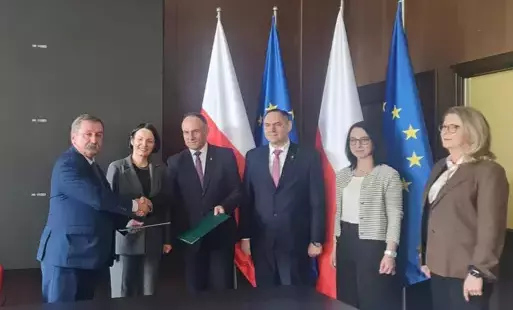 Zdjęcie do PONAD 6,5 MLN ZŁ DLA POWIATU KOZIENICKIEGO NA TERMOMODERNIZACJĘ ZESPOŁU SZK&Oacute;Ł NR 1 W KOZIENICACH