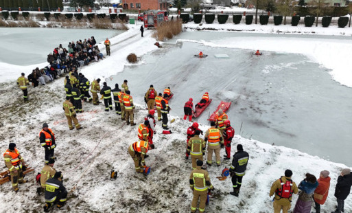 ZIMOWE ĆWICZENIA RATOWNICZE STRAŻAKÓW