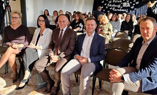 Zdjęcie do ŚWIĘTO NAUCZYCIELI I PRACOWNIK&Oacute;W OŚWIATY W ZS NR 1 W KOZIENICACH